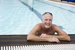 היתרונות בפעילויות שחייה בקרב בני הגיל השלישי