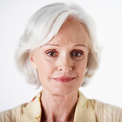 טיפול בחומצה היאלורונית בגיל השלישי