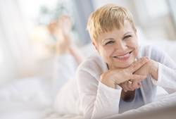 עיסוי לשיכוך כאבי מפרקים בגיל השלישי