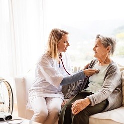 השפעות הקורונה על הבדידות בבתי-אבות