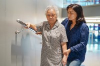 התקנת מעקות ברזל בדיור מוגן