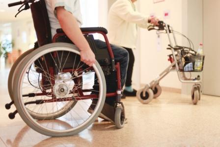 יתרונות של בניית שבילי גישה עבור קשישים ובעלי מוגבלויות