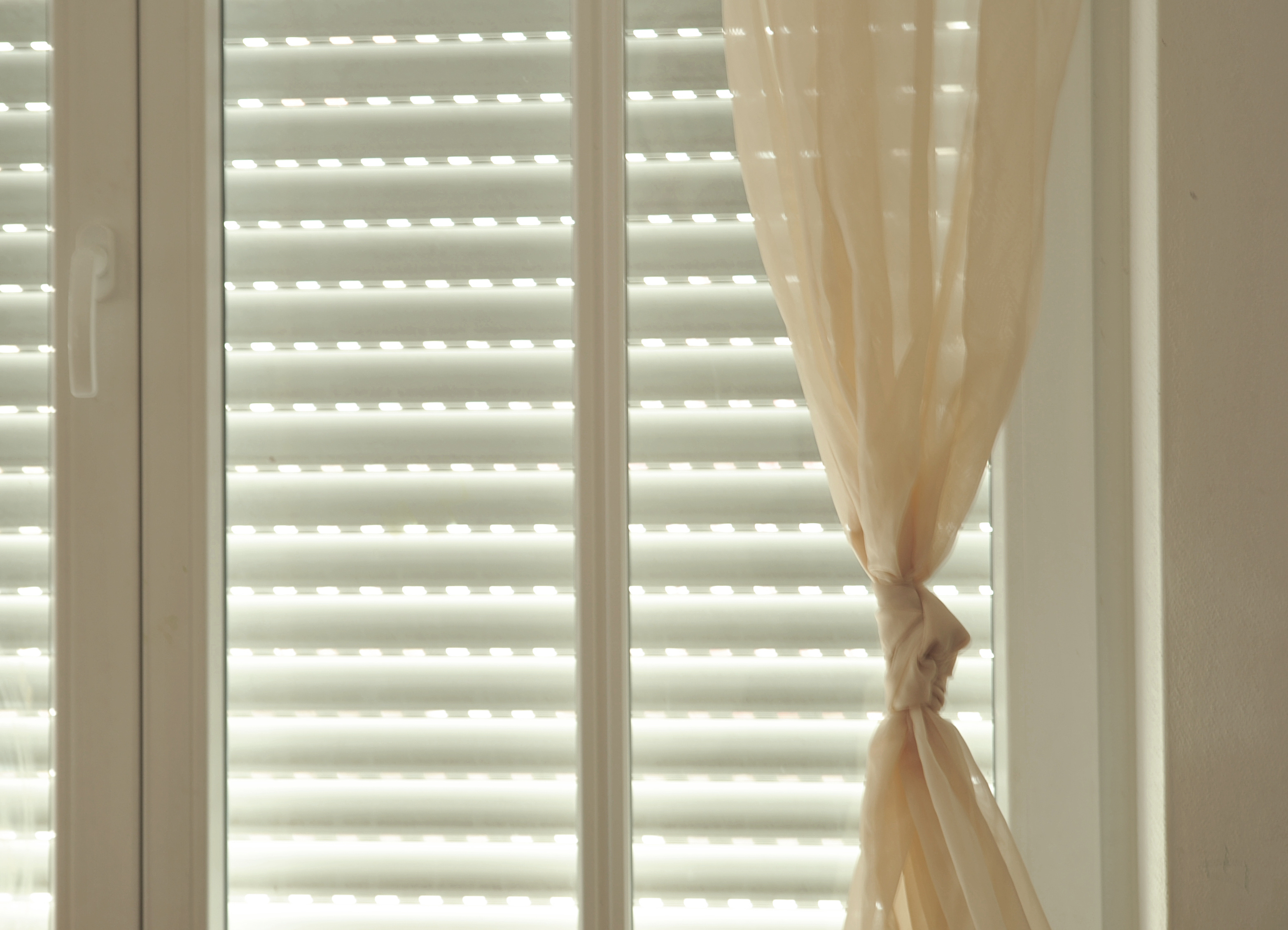 וילונות - לחיסכון באנרגיה ולמניעת הזדקנות העור