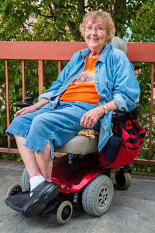 סקירת כיסאות ממונעים וקלנועיות