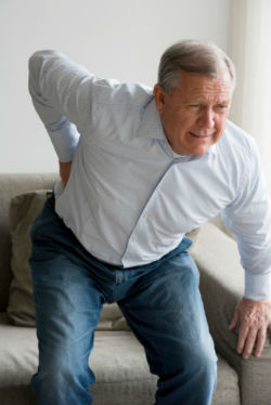 טיפול בפריצת דיסק בגיל השלישי