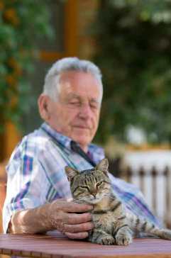 טיפול באמצעות בעלי חיים לגיל השלישי