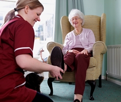 מה חשוב לבדוק כשמתעניינים במעבר לדיור מוגן?