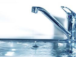 ההבדלים בין מי ברז לברי מים בבתי אבות