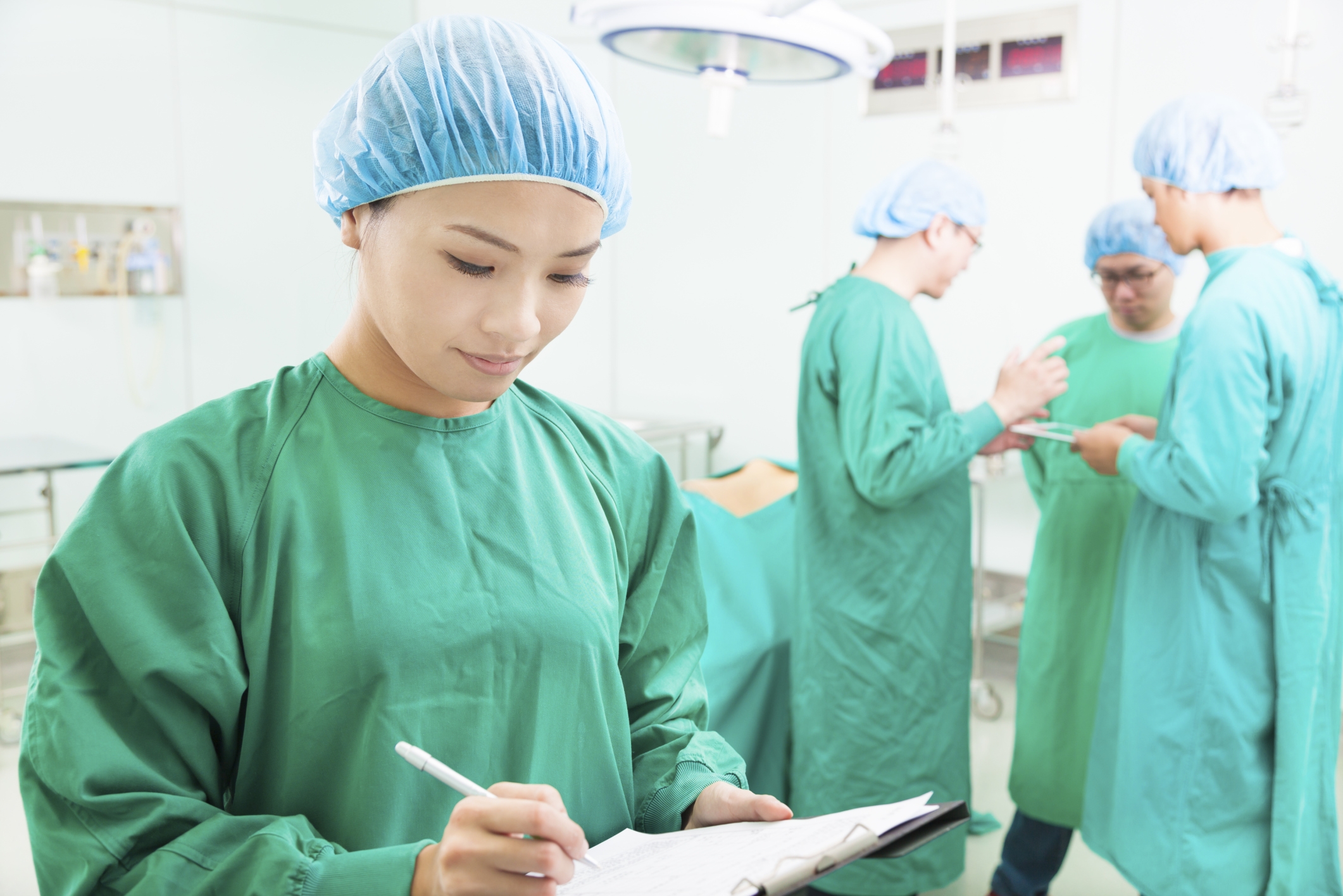 האם להגדלת חזה יש גיל?